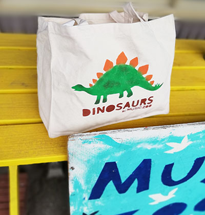 MUSIC ZOO ���� �G�R�o�b�O DINOSAUR T�V���c at����� ���Ð��Â���p���ӂ��ӂ�